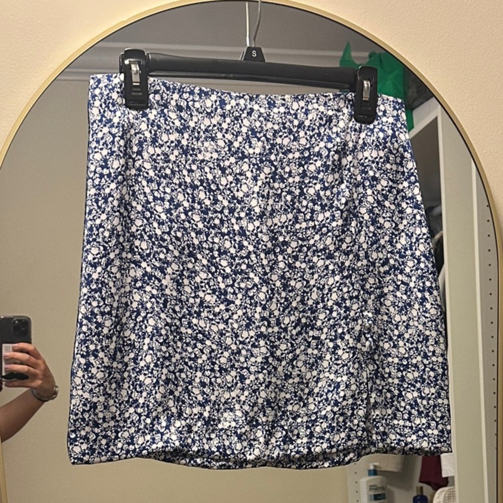 Zara Blue and White Floral Mini Skirt
